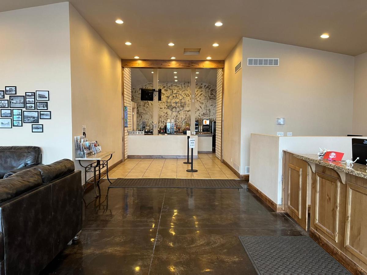 Dinosaur Inn & Suites เวอร์นอล ภายนอก รูปภาพ