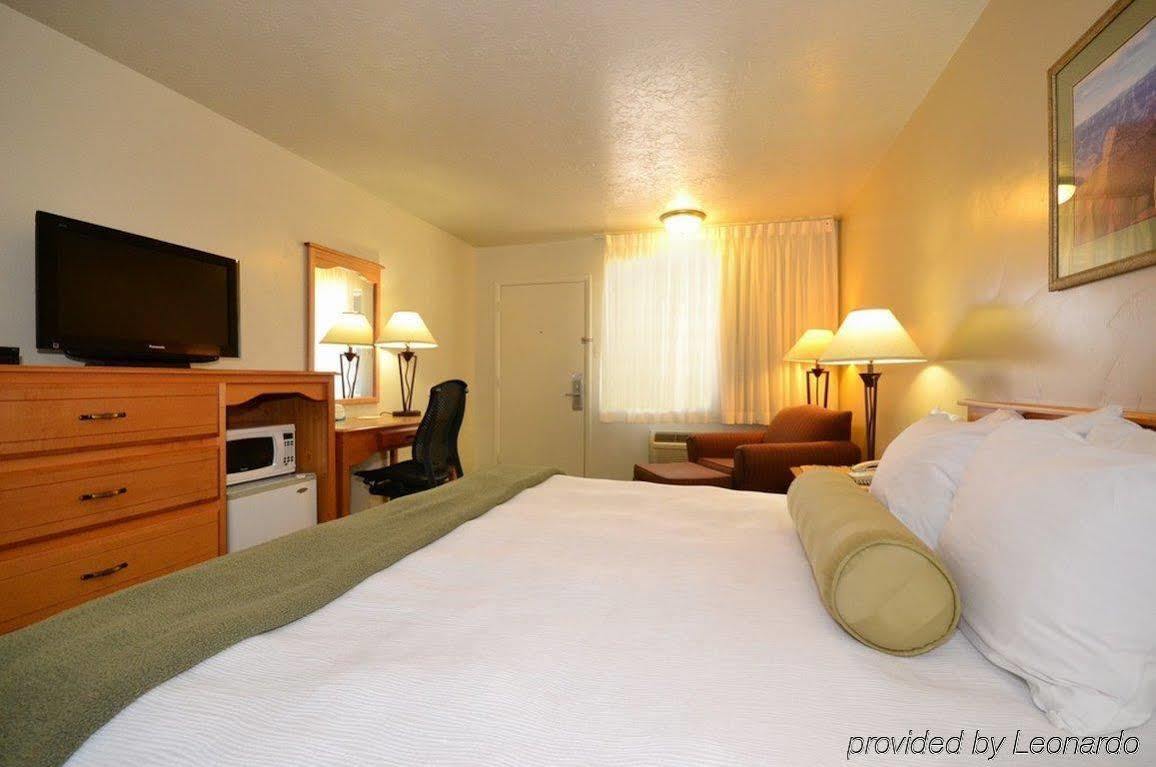 Dinosaur Inn & Suites เวอร์นอล ภายนอก รูปภาพ