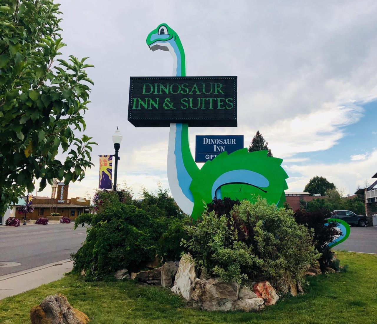 Dinosaur Inn & Suites เวอร์นอล ภายนอก รูปภาพ